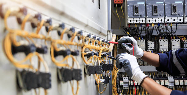 Professional Electrician technician working in Mapleton, MN